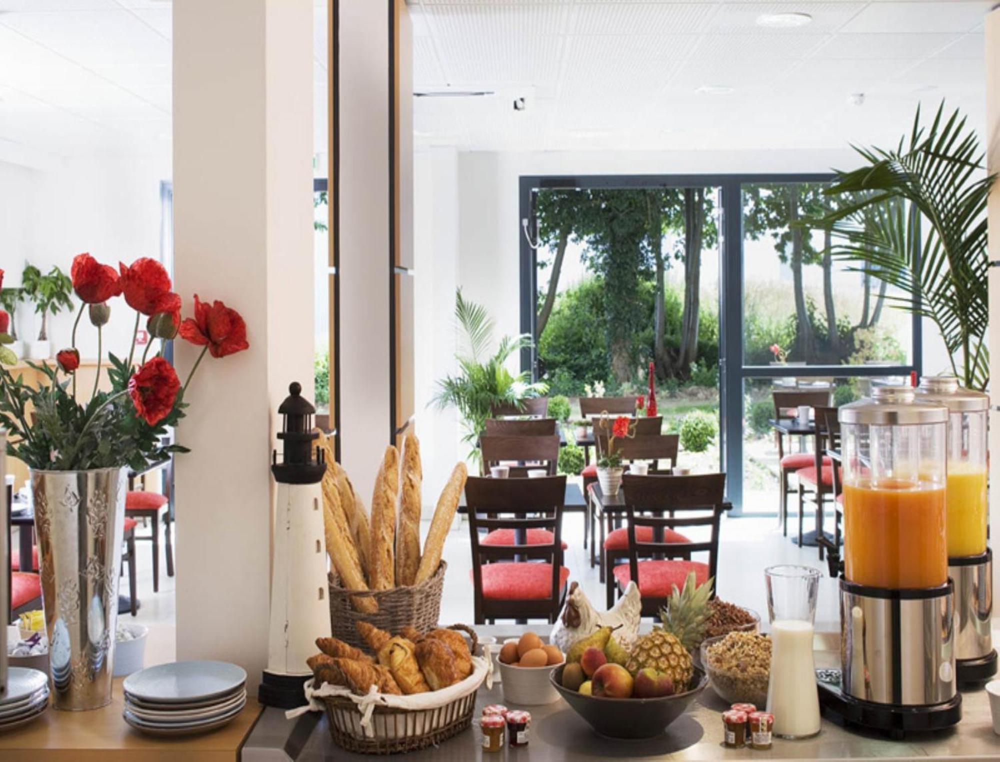 Escale Oceania Rennes Cap Malo Hotel La Meziere Buitenkant foto